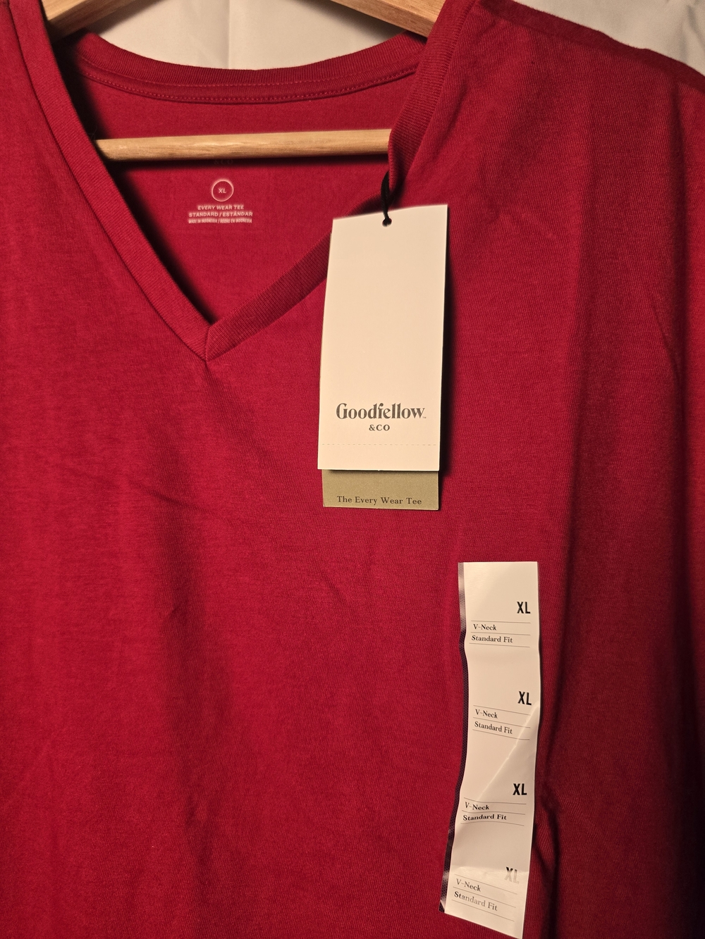 Goodfellow & Co Men’s Bright Red V-Neck Tee - Picture 3 of 4